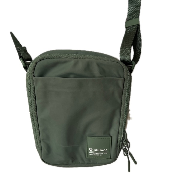 Lululemon Easy Access Crossbody Bag Green Front Pocket 6” x 7” - Picture 2 of 9